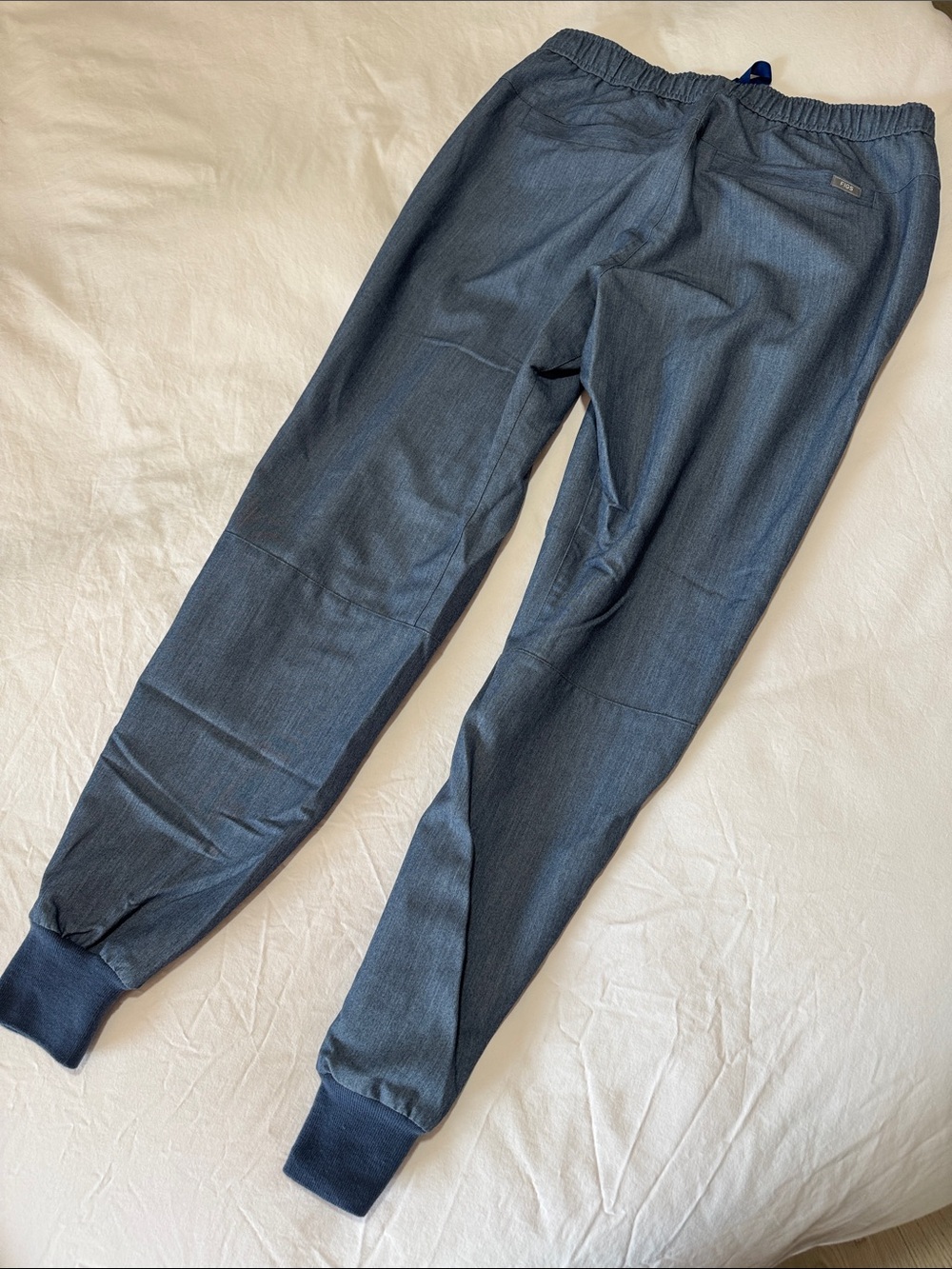 FIGS Gray Blue Scrub Top and Jogger Set Men’s Medium - Picture 6 of 7